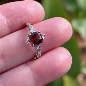 NWT Natural Red Garnet Gemstone & CZ Accents Ring in 925 Sterling Silver Size 5
